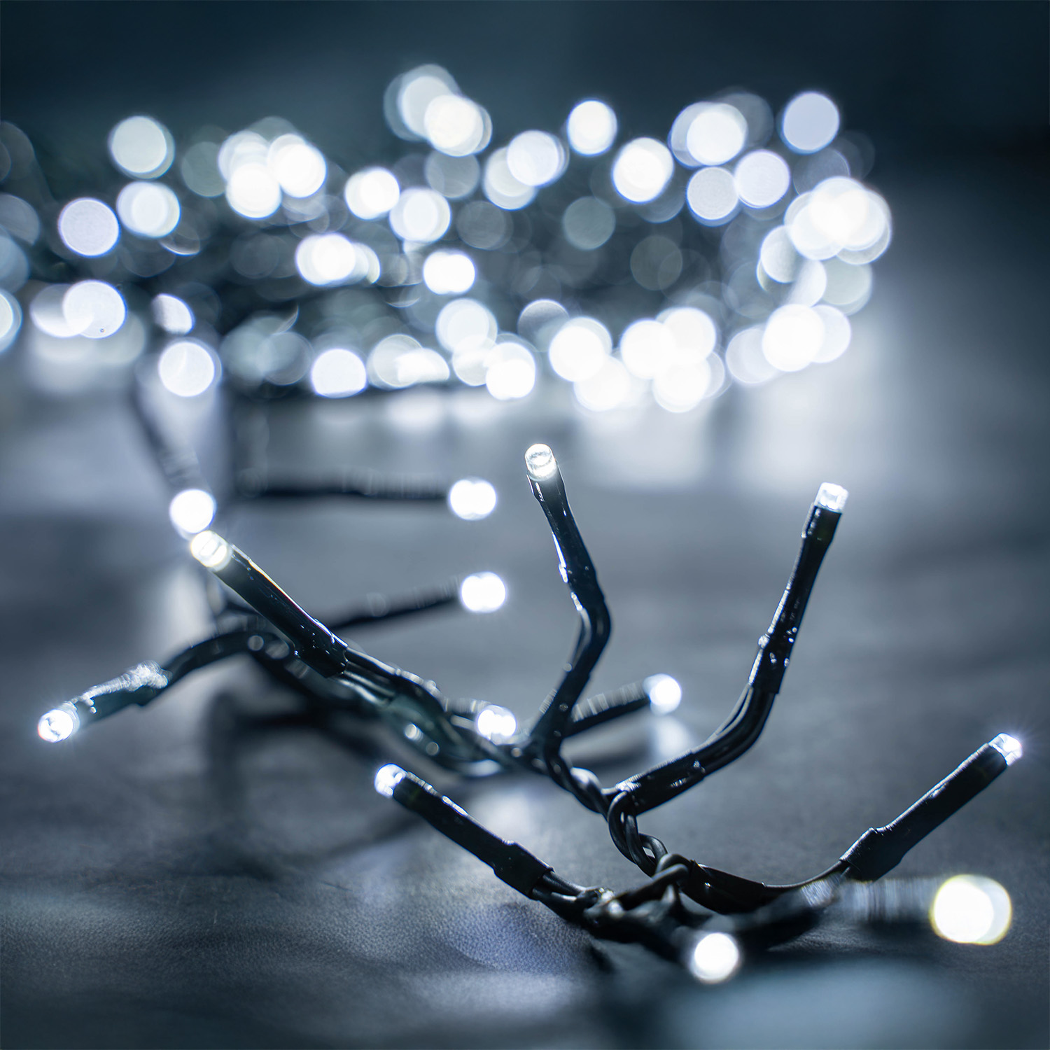 Multi-sequence 960 LED Cluster Lights with Timer Cool White - Image 4